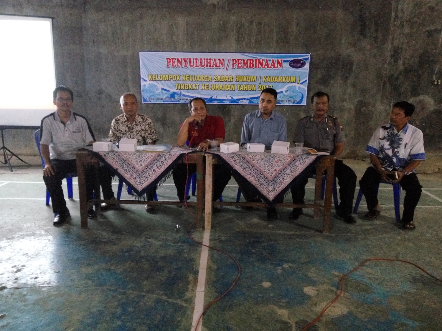 Sosialisasi Keluarga Sadar Hukum bersama  Walikota Pekalongan ( Bapak H.Achmad Alf Aslan Djunaid, SE ) pada tanggal 9 Mei 2017 di Kelurahan Kalibaros